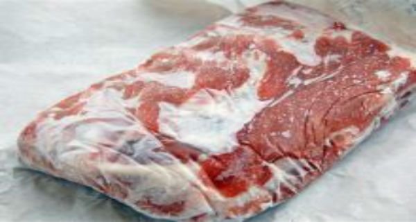 Iespējams jūs visu dzīvi gaļu atsaldējāt nepareizi: pats vienkāršākais veids atsaldēt jebkuru pārtikas produktu