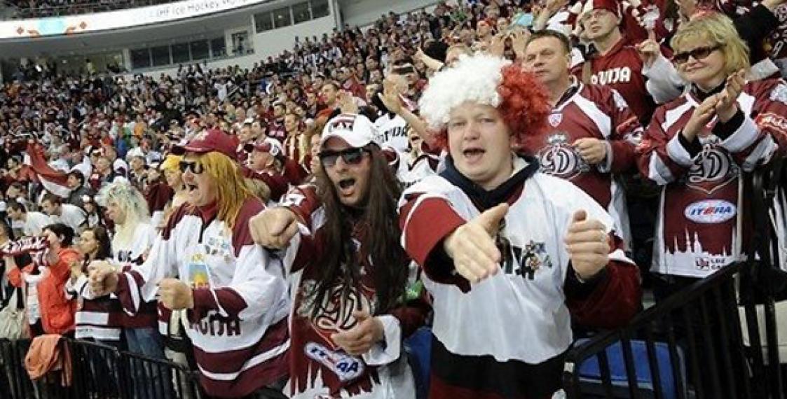 Kaut kas neredzēts!!! Latvijas hokeja izlases fani nodzied Latvijas himnu bez pavadījuma (VIDEO)