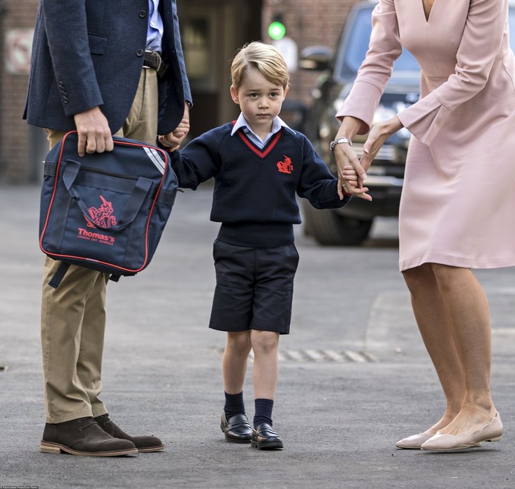 Prinča Džordža klasesbiedru vecāki pieprasa viņa izslēgšanu no skolas