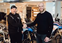 “Adventure Team Latvija” saņem BMW motociklus ceļojumam uz Dienvidāfriku