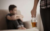 “Kā es dzīvoju ar alkoholiķi” : reāls un ļoti briesmīgs kādas mūsu lasītājas stāsts “Kā es dzīvoju ar alkoholiķi” : reāls un ļoti briesmīgs kādas mūsu lasītājas stāsts