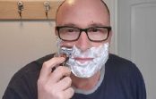 Kāds vīrietis YouTube izveidoja kanālu ar nosaukumu “Tēti, bet kā?” tiem, kas aug bez tēva Kāds vīrietis YouTube izveidoja kanālu ar nosaukumu “Tēti, bet kā?” tiem, kas aug bez tēva