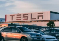 Tesla akcijas piedzīvo strauju kāpumu, jo Trampa uzvara sagatavo augsni Muska elektrisko auto biznesam