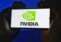 Nvidia peļņa pārspēj cerības un liecina par spēcīgām AI mikroshēmu prasībām