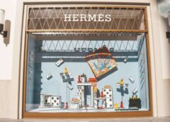 Hermès paaugstina cenas amerikāņu klientiem, lai segtu Trampa tarifu izmaksas