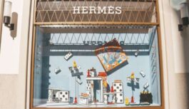 Hermès paaugstina cenas amerikāņu klientiem, lai segtu Trampa tarifu izmaksas