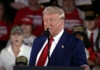 Donalds Tramps piedāvās automašīnu ražotājiem atvieglojumus saviem 25% tarifiem