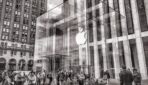 Apple saskaras ar AI regulējuma izaicinājumiem – uzņēmums sāk atpalikt no konkurentiem un akciju vērtība krīt