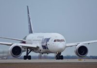 Tramps slavē “lielisku darījumu” ar Uzbekistānu par Boeing Dreamliner lidmašīnu iegādi