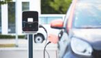 Elektroautomobiļu pārdošanas apjomi visā ES pieaug, jo kopējais automašīnu tirgus apstājas