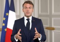 Francijas obligāciju ienesīgums strauji pieaug, akcijas krītas, sabrūkot vēl vienai valdībai