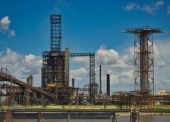 Naftas cena pieaug, ASV sankcijām ierobežojot Krievijas naftas plūsmas